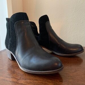 Lucky Brand Belgon Black Leather Classic Ankle Boots Size 5.5 Perforated Suede